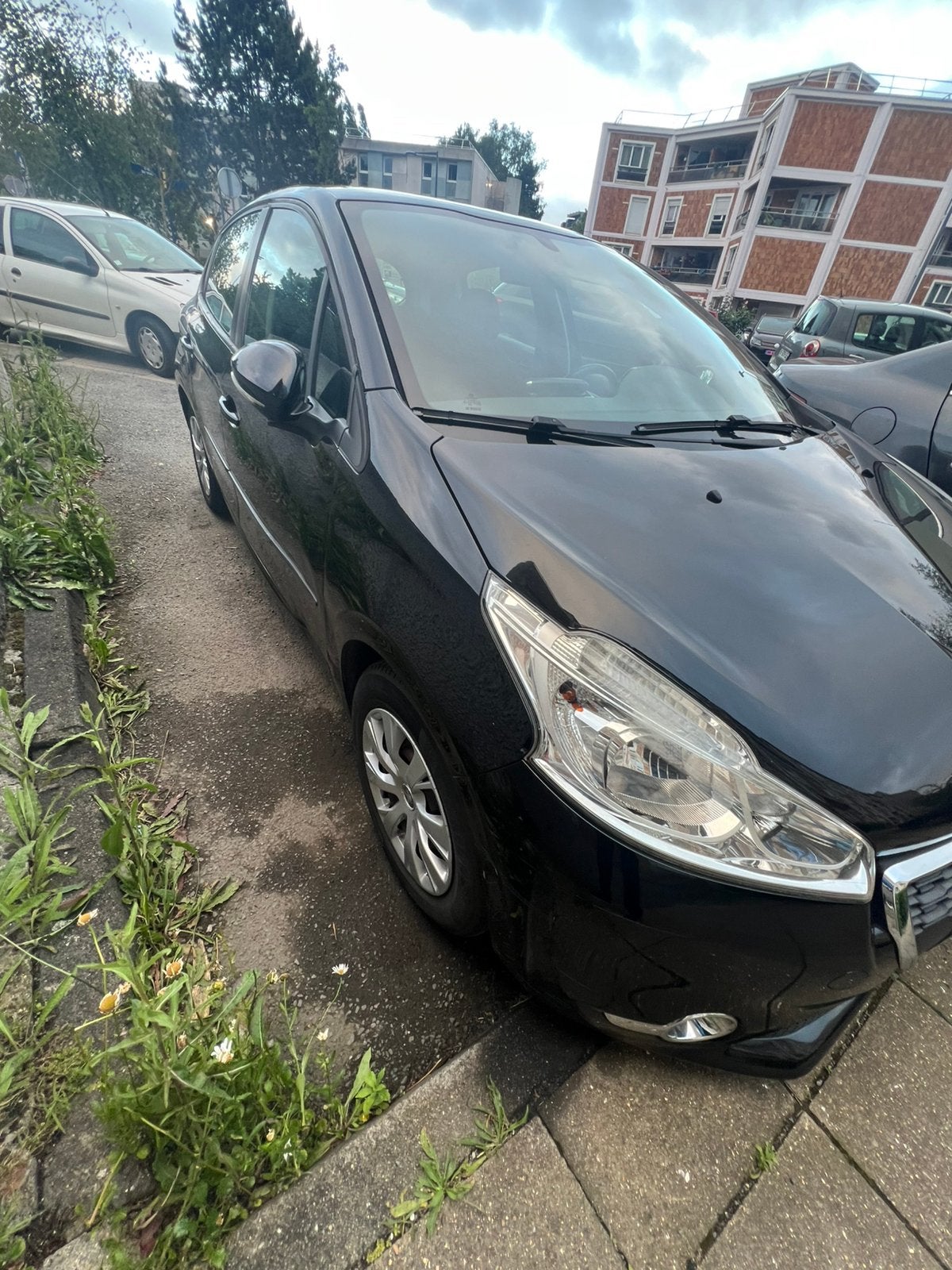 Peugeot 208 1.2 essence 5 porte Année 2014, Autos, Peugeot, Achat, Climatisation automatique, Boîte manuelle, Noir