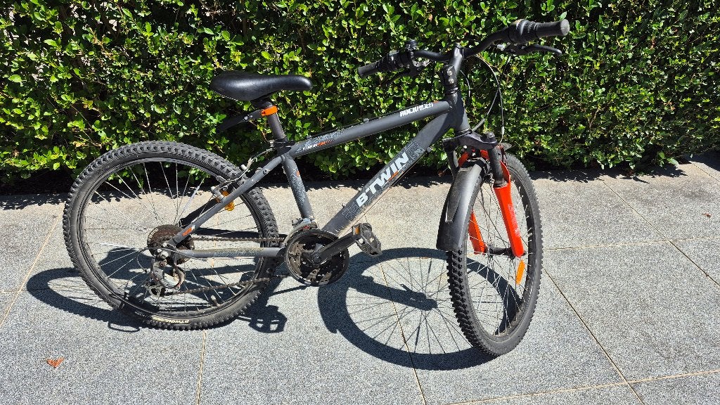 fiets jongen B'twin Rockrider 700 - 24 inch (8-12 jaar), Fietsen en Brommers, Ophalen, Versnellingen, Btwin Decathlon, Gebruikt