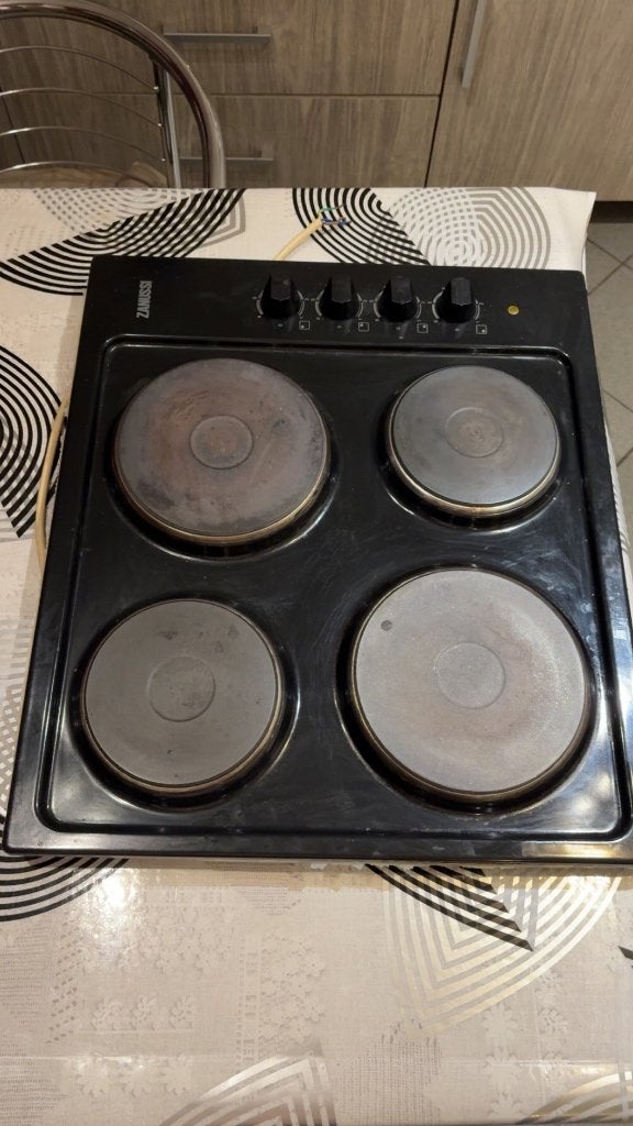 Taque électrique, 4 zones de cuisson, Comme neuf, Enlèvement, À Poser