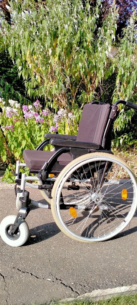 Opvouwbare rolstoel Breezy RubiX², Diversen, Rolstoelen, Ophalen, Inklapbaar, Zo goed als nieuw, Duwrolstoel