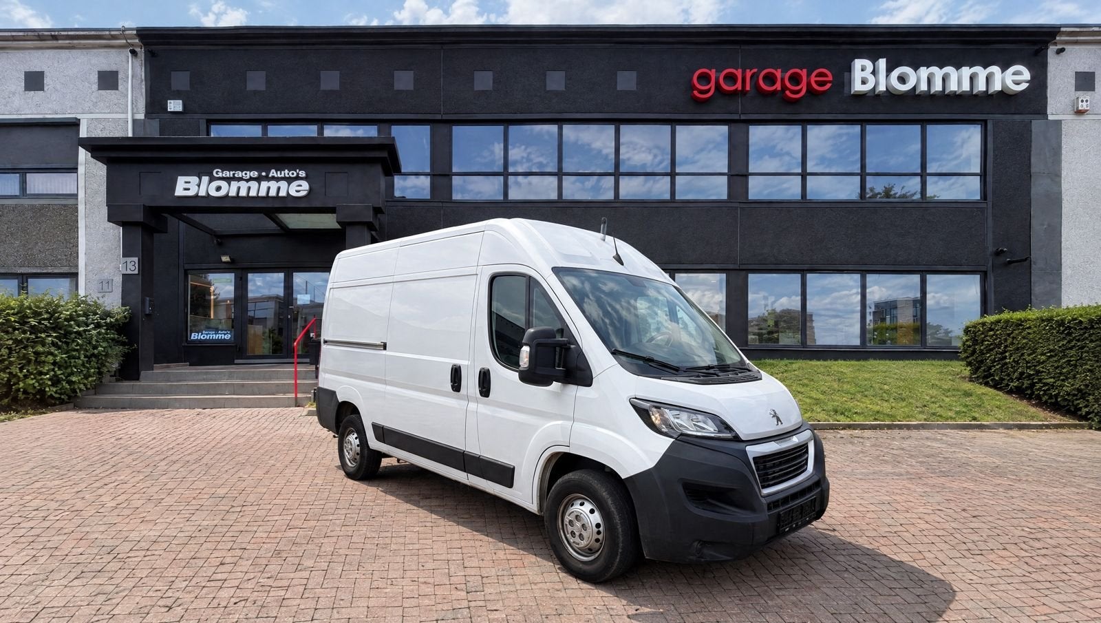 Peugeot Boxer 2.2 BlueHDi 120 L2H2 3.0t aangekleed, camera,, Autos, Ordinateur de bord, Achat, Entreprise, 3 places