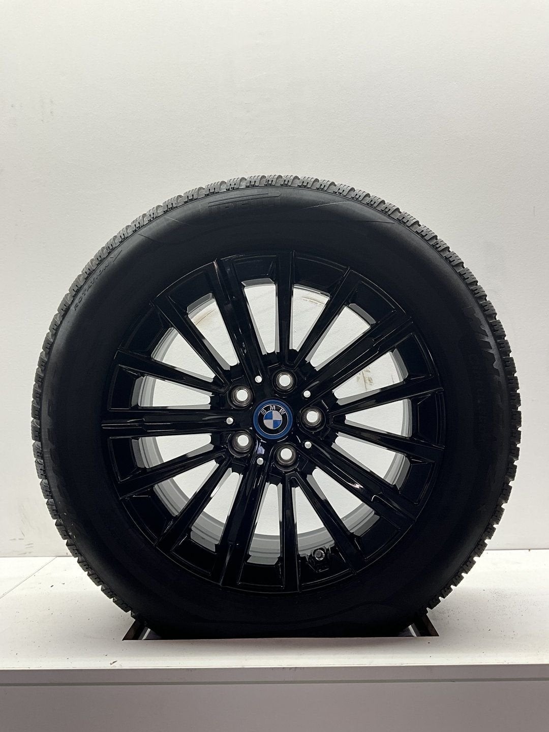17’’ DEMO BMW IX1 X1 U11 X2 U10 VELGEN WINTERBANDEN ORIG 833, Auto-onderdelen, Gebruikt, -, -, Banden en Velgen