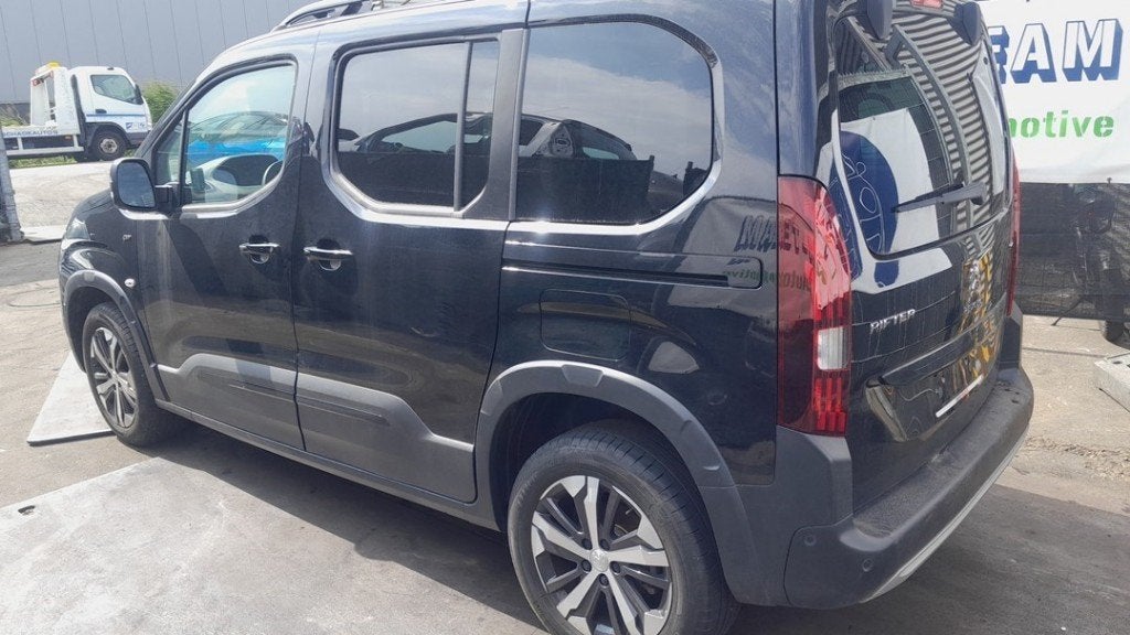 VITRE ARRIÈRE Peugeot Rifter (ER / EC / EZ) (01-2018/-), Kontakt-peugeot@peugeot.com, Utilisé, Peugeot Deutschland GmbH, Bahnhofsplatz
65423  Rüsselsheim, DE