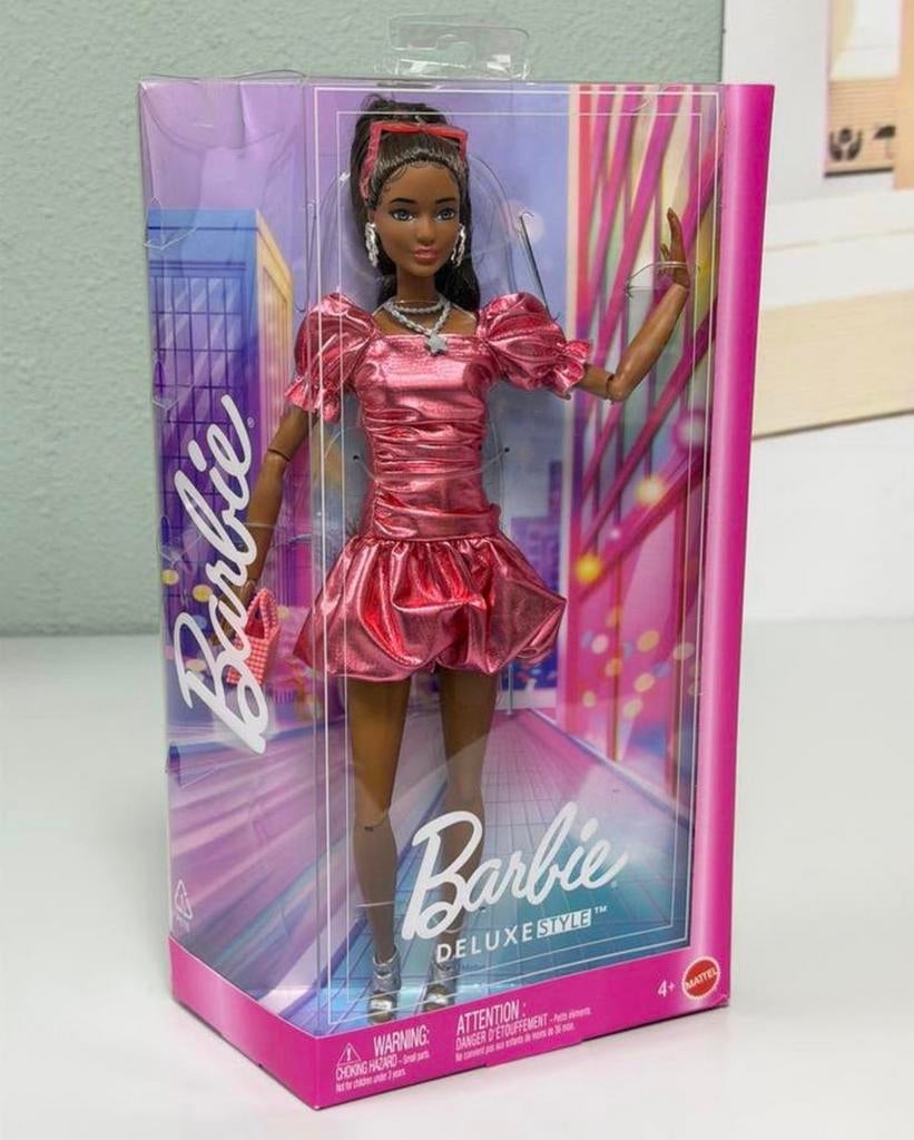Barbie Deluxe Stijl Pop Metallic Koraal roze Jurk doll NIEUW, Ophalen of Verzenden, Nieuw, Barbie