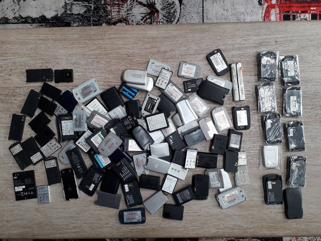 LOT DIVERS BATTERIES 105 BATTERIES, Enlèvement, Utilisé