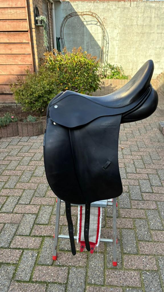 Dressuurzadel 17.5 inch, Dieren en Toebehoren, Ophalen of Verzenden, Gebruikt