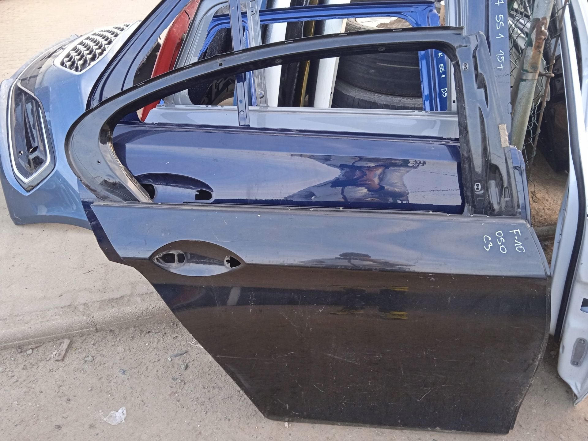 BMW F10 Portier Droit F10, Petuelring 130
80788  Munich, DE, Info@bmw.de, Utilisé, Porte