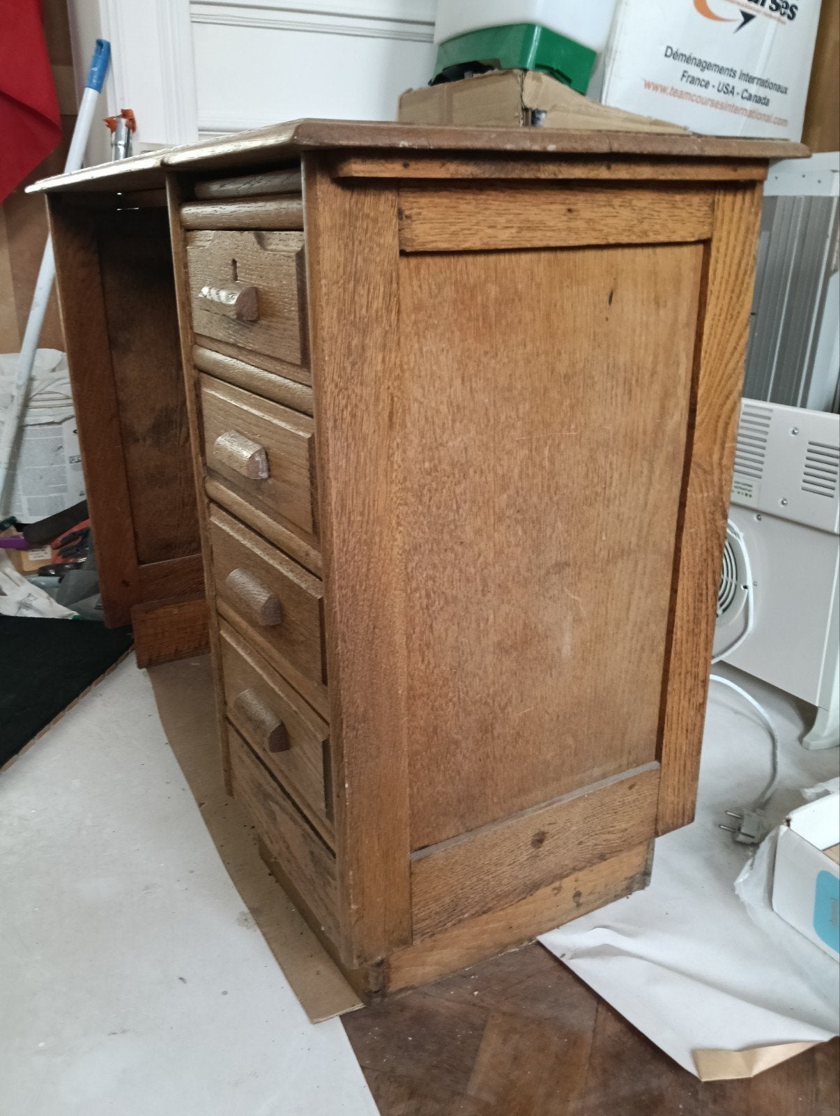 Klein eikenhouten bureau in zeer goede staat 85€ bij bxl, Antiek en Kunst, Ophalen of Verzenden