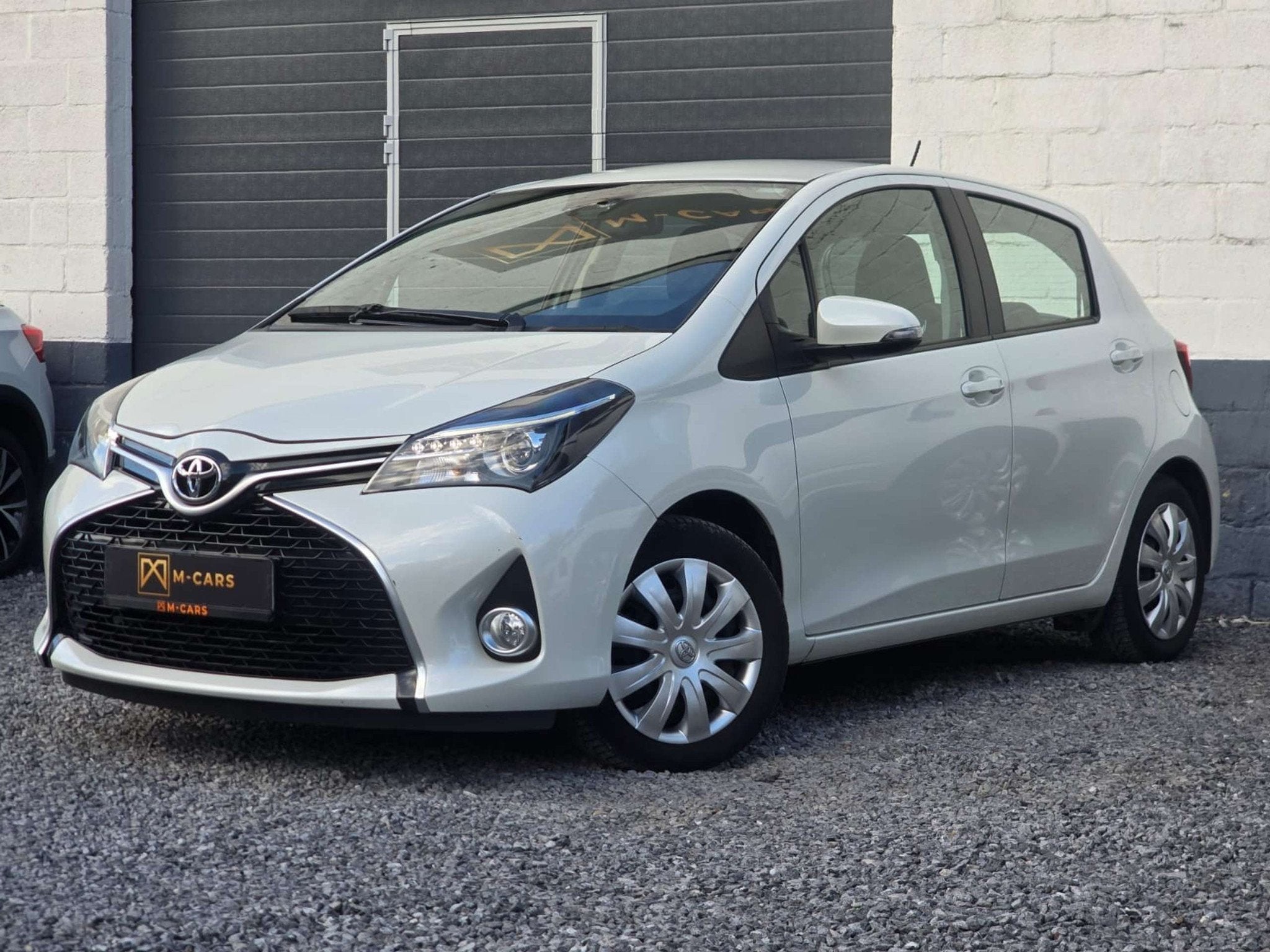 Toyota Yaris AUTOMATIQUE * CAMERA * 40000KM * (bj 2016), Auto's, Automaat, Stof, Gebruikt, Zwart