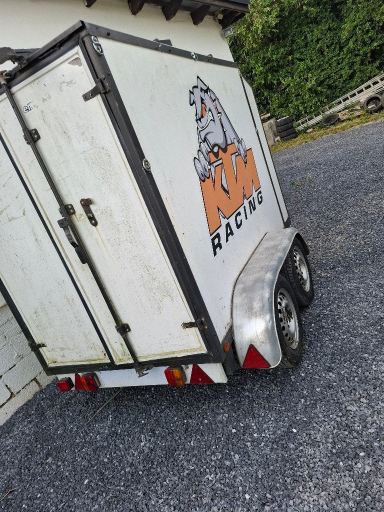 Remorque moto fermer, Ophalen