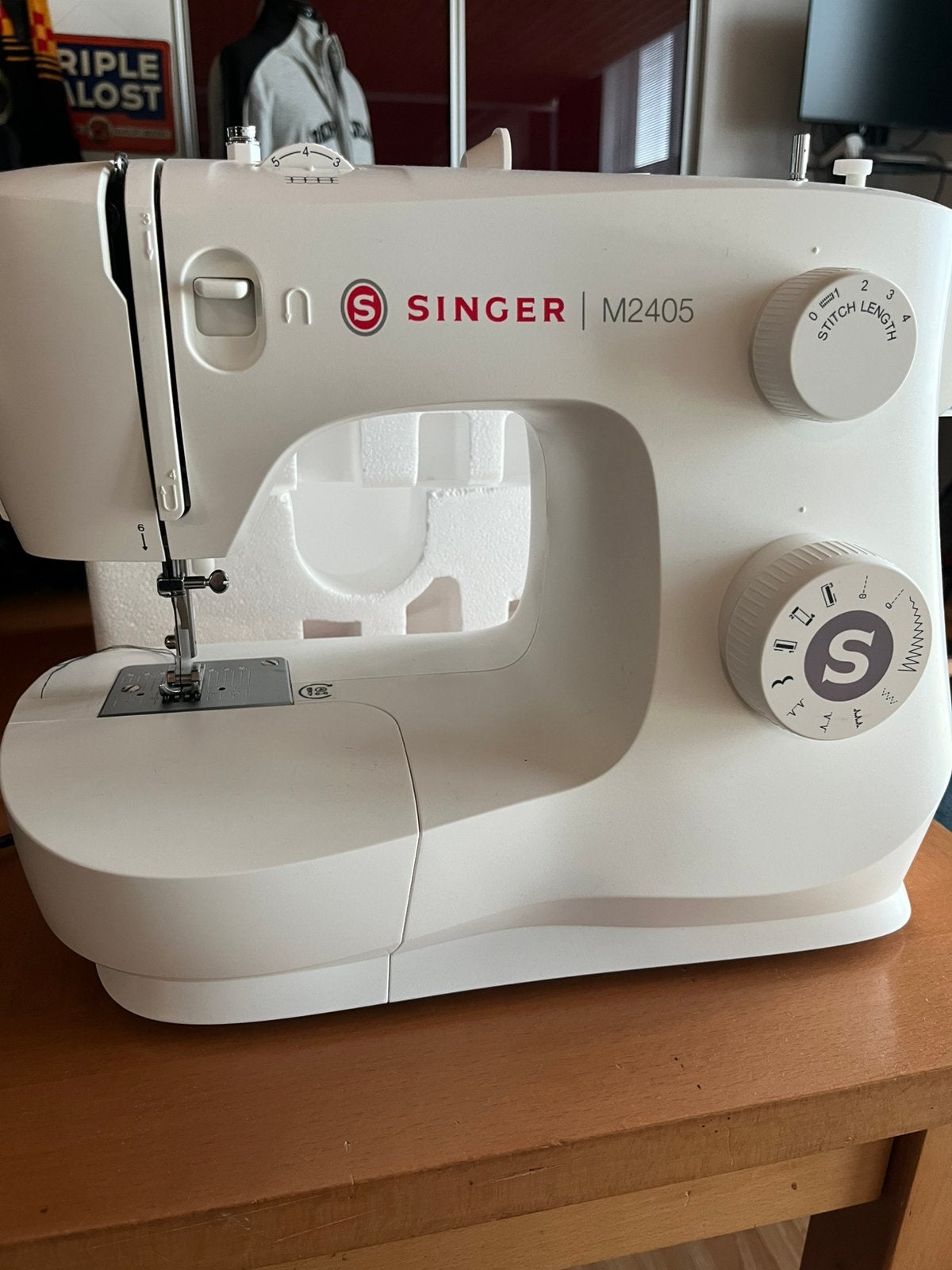Singer M2405 Naaimachine, Hobby & Loisirs créatifs, Enlèvement, Comme neuf, Machine à coudre, Singer