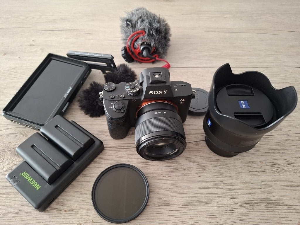 Sony A7R III + Zeiss 25mm f/2 + 50mm f/1.8 + accessoires, Ophalen, Zo goed als nieuw, Accessoires