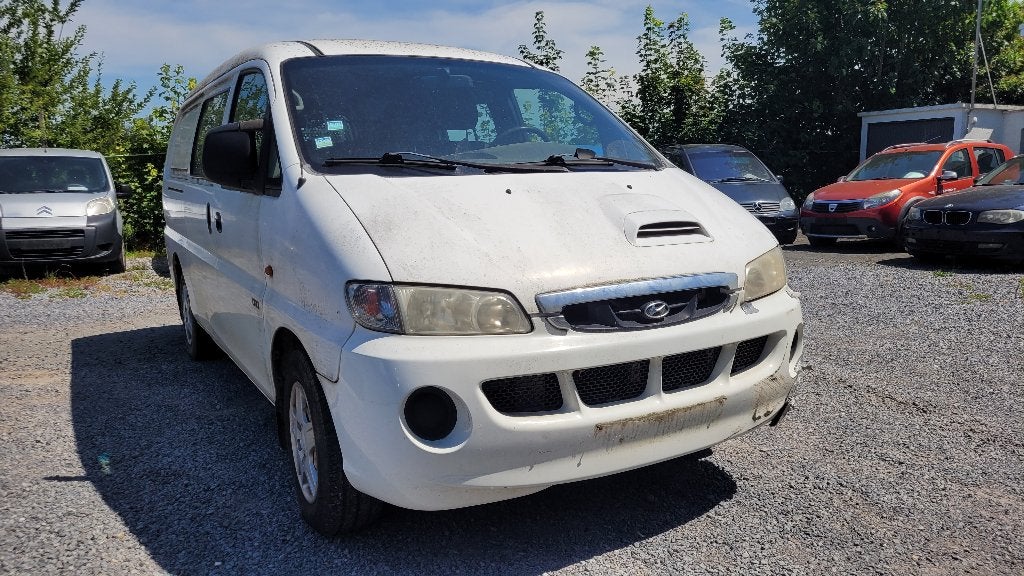 hyundai h200 2.5crdi 149000km 6 zitpl TREKHAAK 2005, Auto's, Bestelwagens en Lichte vracht, 2500 cc, 4 deurs, 4 cilinders, Wit