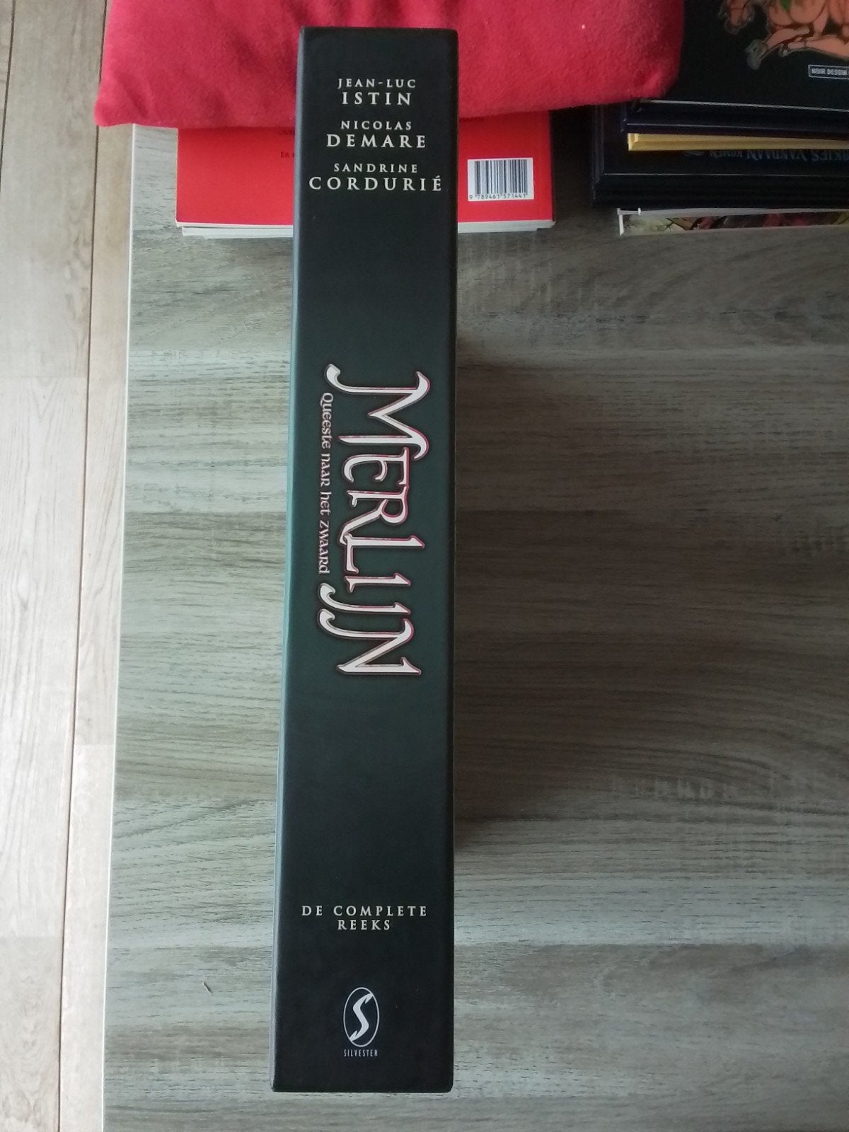merlijn queeste naar het zwaard in box compleet HC, Boeken, Stripverhalen, Ophalen of Verzenden, Nieuw