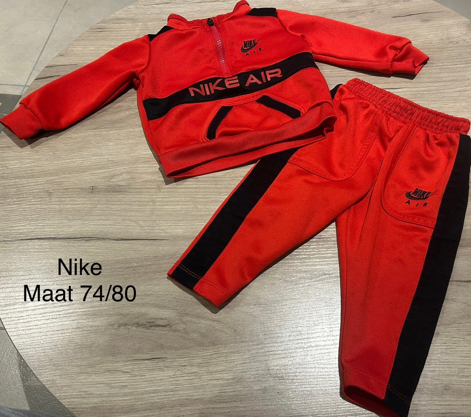 Setje (Nike Air, maat 74/80), Enlèvement ou Envoi, Comme neuf, Ensemble