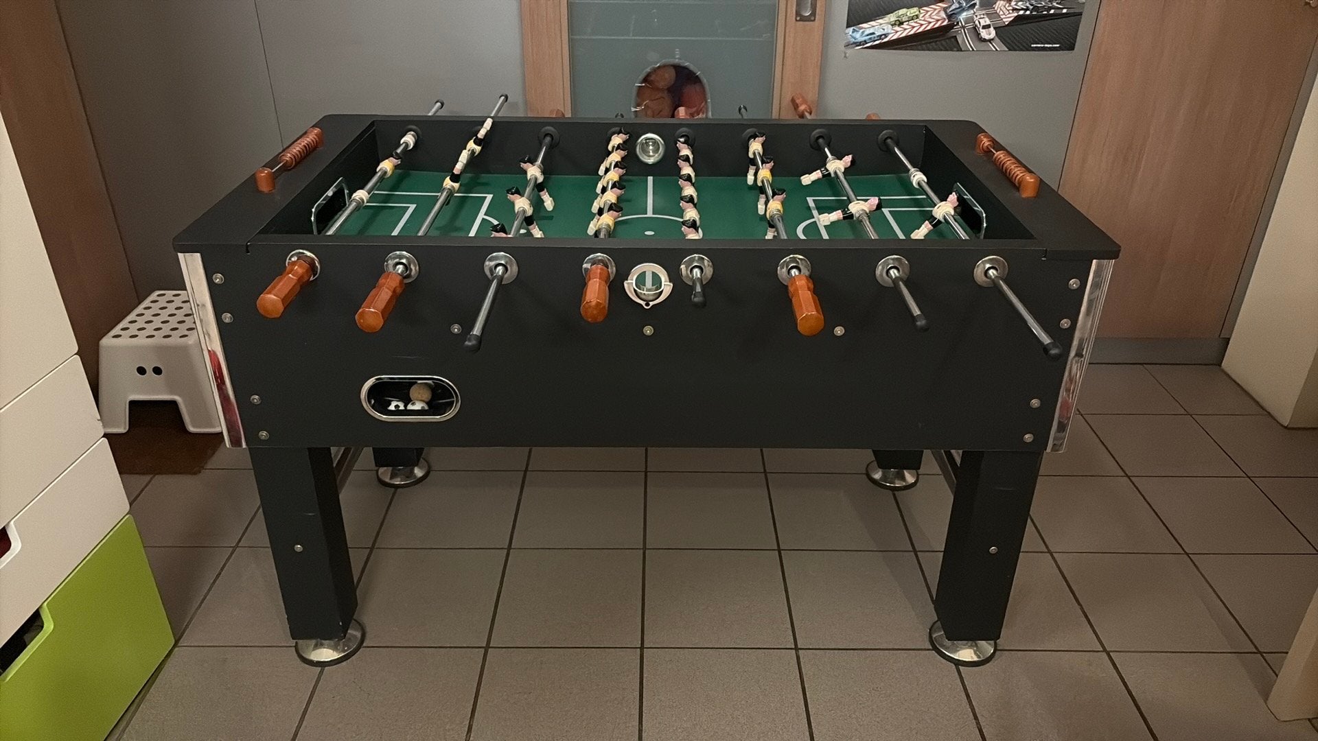 Grote kickertafel, Ophalen, Zo goed als nieuw