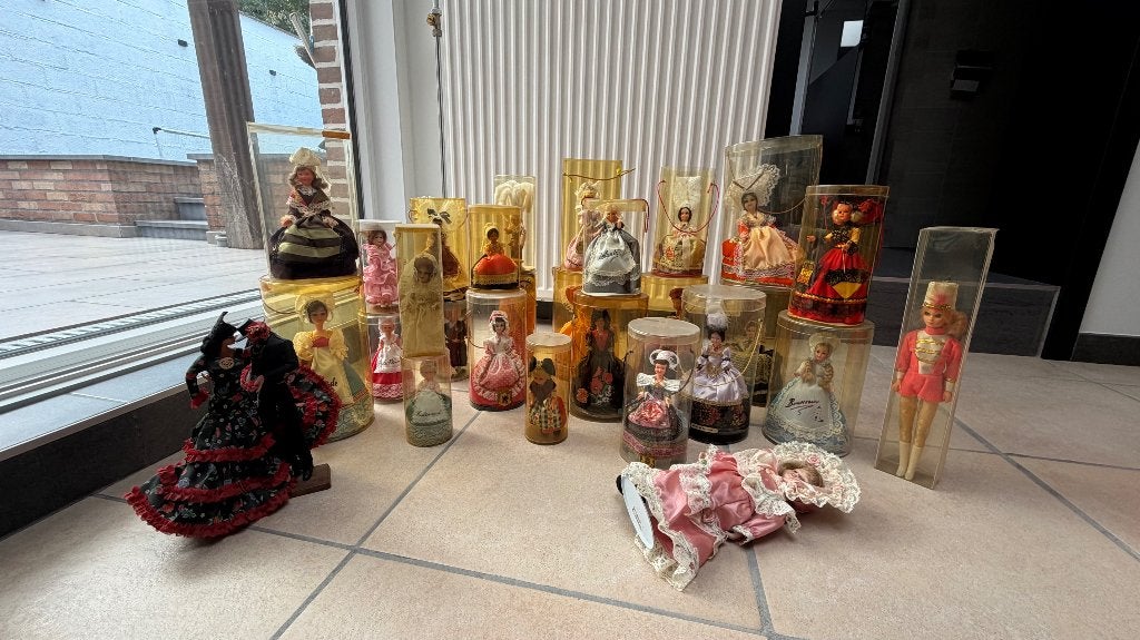 Lot de 26 poupées folkloriques de collection, Enlèvement ou Envoi, Comme neuf, Poupée