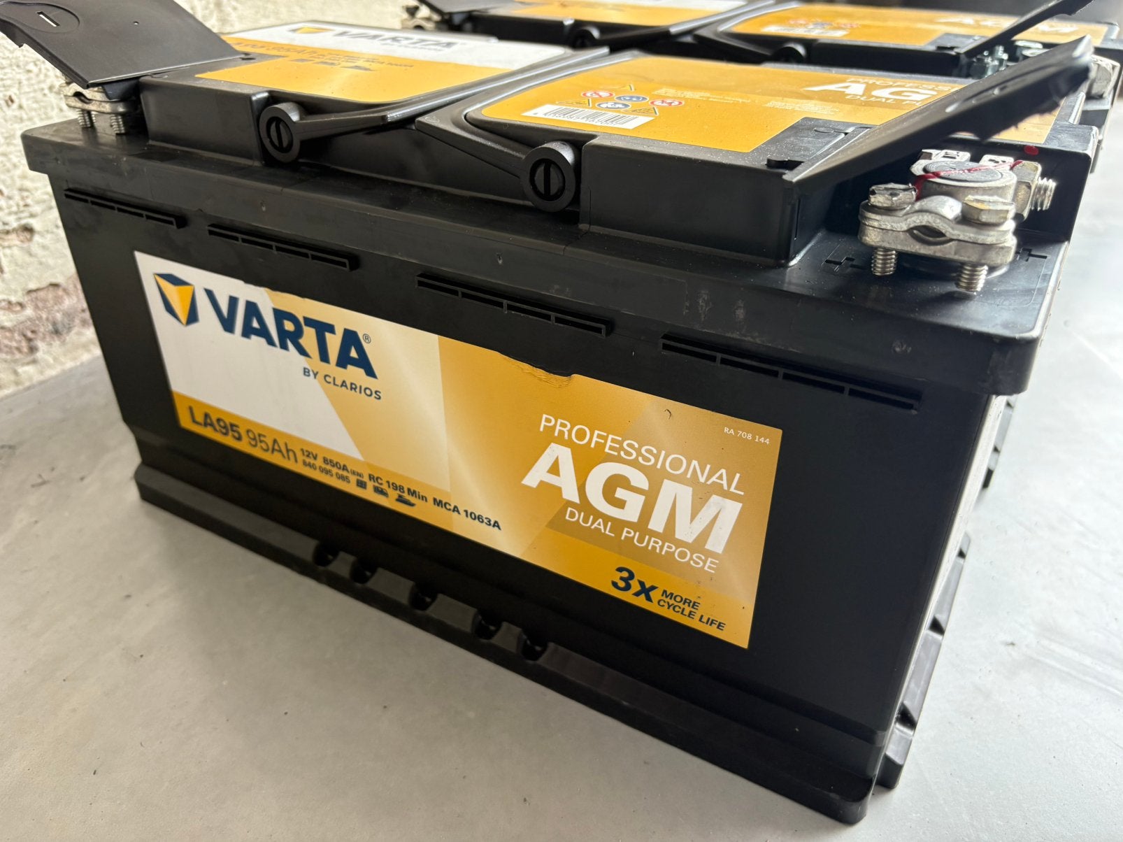 2 Varta Professional AGM LA95 – 95Ah – Camperaccu’s, Gebruikt