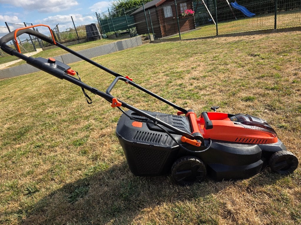 Black & Decker grasmaaier op batterijen, Ophalen, Cirkelmaaier, Gebruikt, Accu-grasmaaier