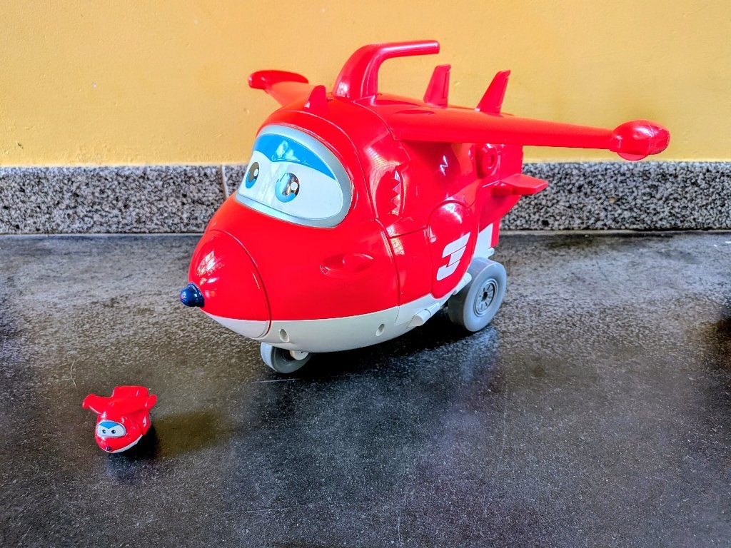 Super wings vliegtuigbasis + actiefiguurtje, Ophalen of Verzenden, Gebruikt