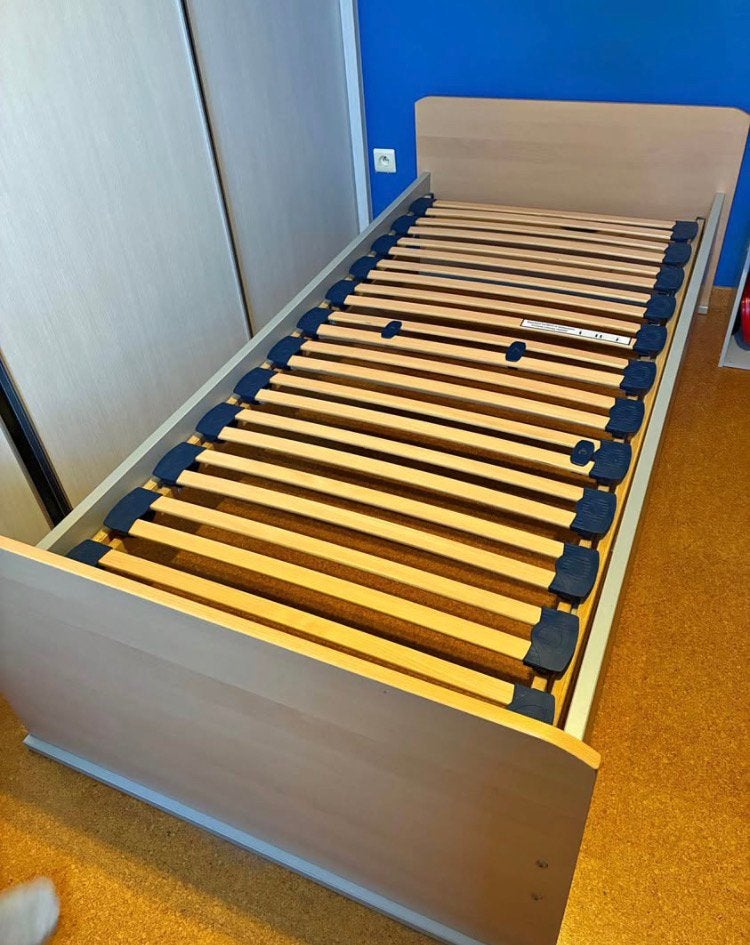 1persoonsbed met verstelbare lattenbodem en matras, Huis en Inrichting, Ophalen, 90 cm, Eenpersoons, Bruin