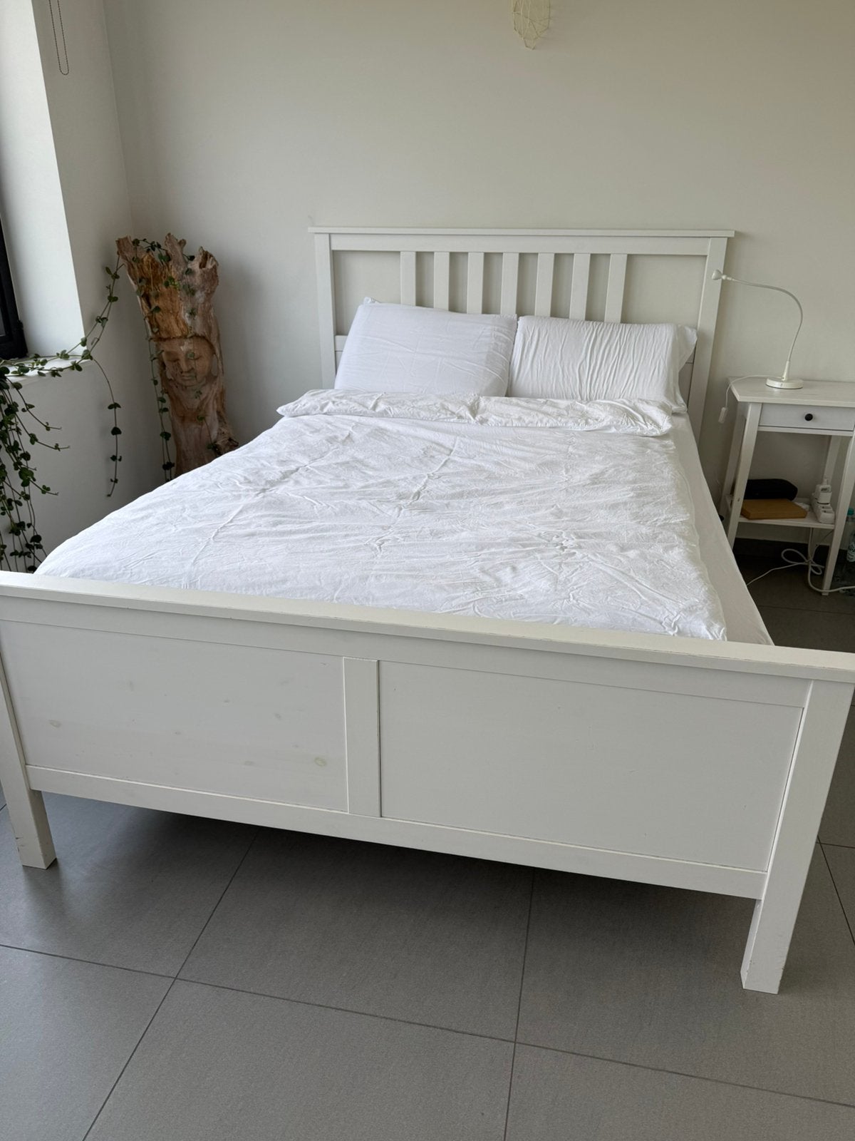 Bed-frame 140cm + lattenbodem, Ikea model Hemnes + Leirsund, Huis en Inrichting, Ophalen, Zo goed als nieuw