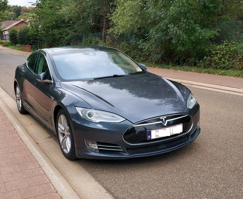 Premium TESLA S 85D Autopilot/ Free Charging/ 2015/ Garantie, Auto's, Tesla, 480 kW, Model S, Leder, Elektrisch