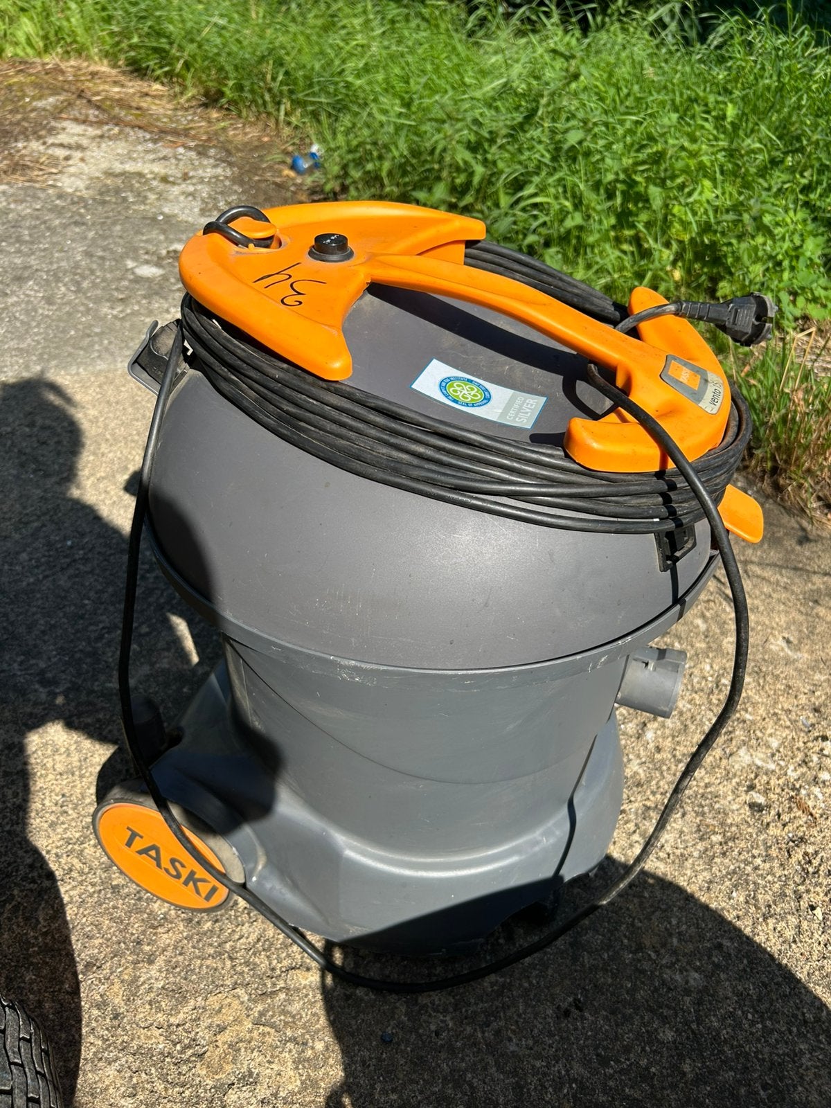 Aspirateur professionnel TASKI VENTO 15 - Forte puissance, Enlèvement, Utilisé