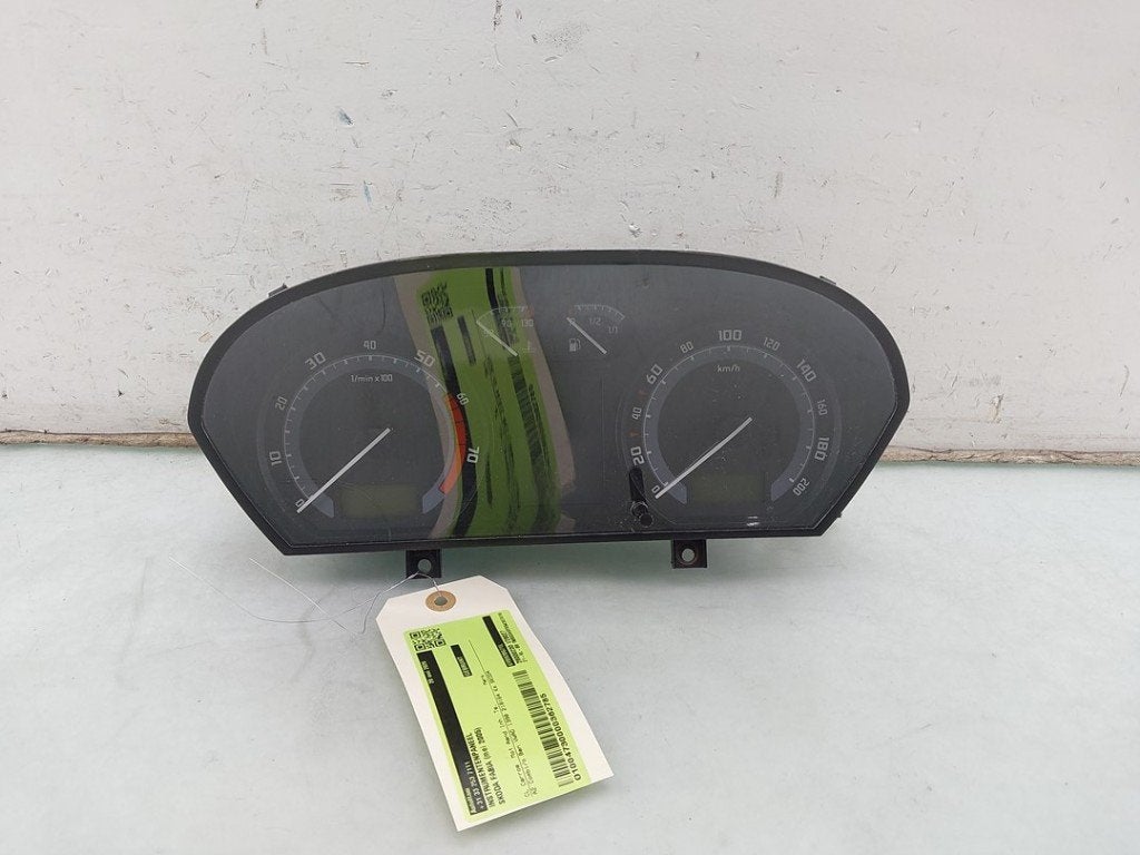 COCKPIT Skoda Fabia (6Y5) (|6Y0920871L|6Y0920871LKD0|), Gebruikt, Info@skoda-auto.de, Skoda, Max-Planck-Straße  3-5
64331  Weiterstadt, DE