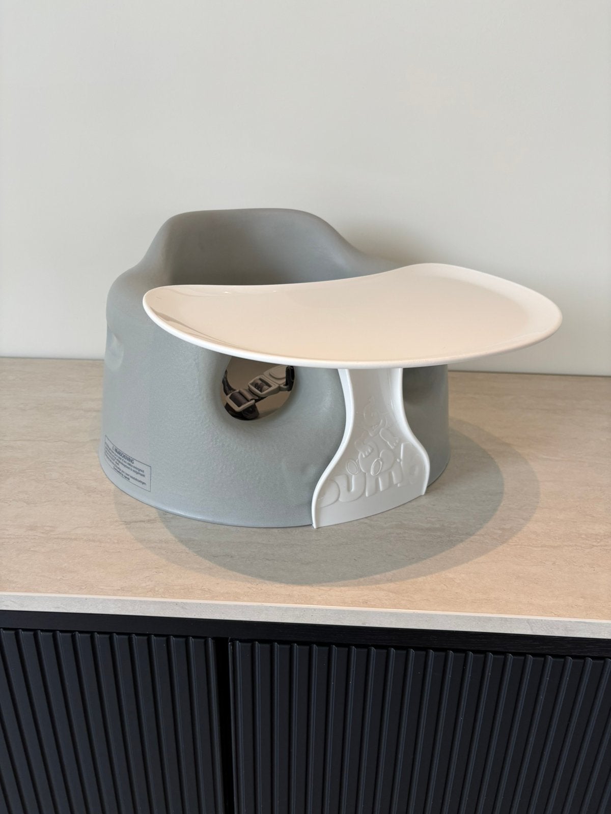 Bumbo seat met tafeltje, Kinderen en Baby's, Ophalen, Zo goed als nieuw, Afneembaar eetblad