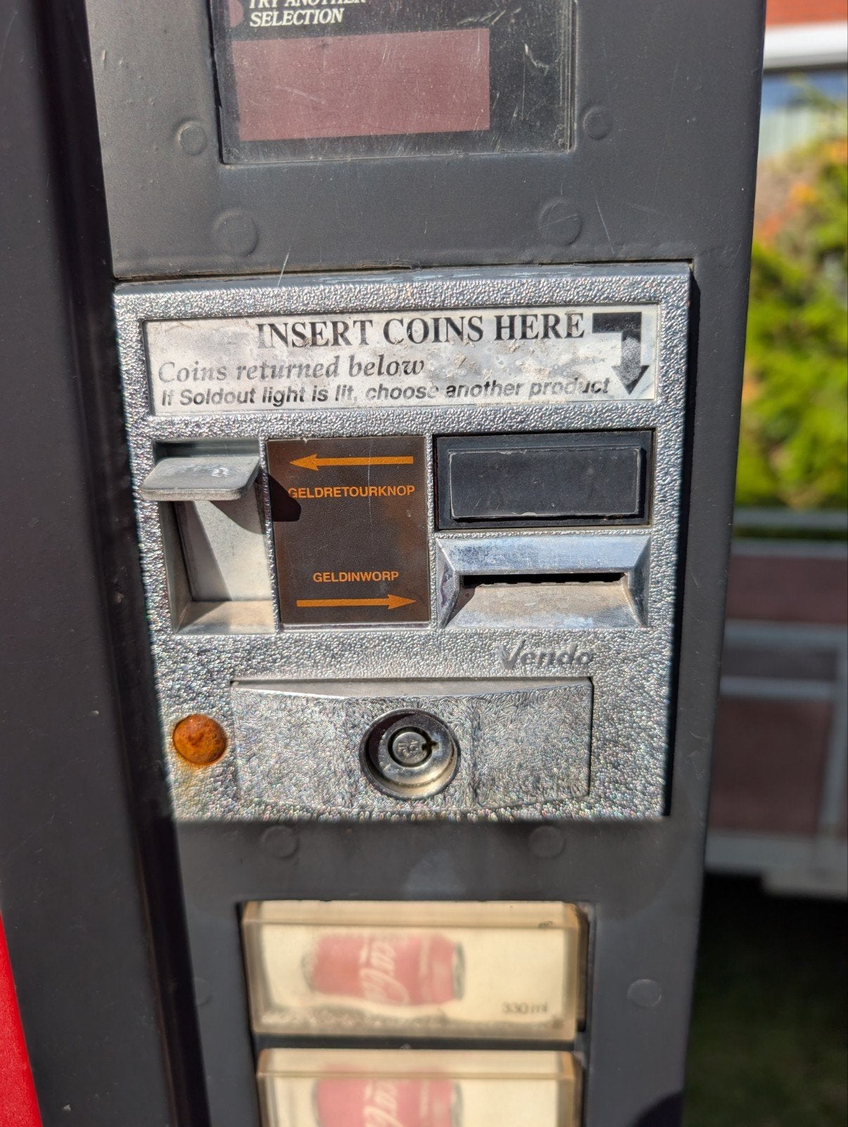 Coca Cola automaat, Ophalen