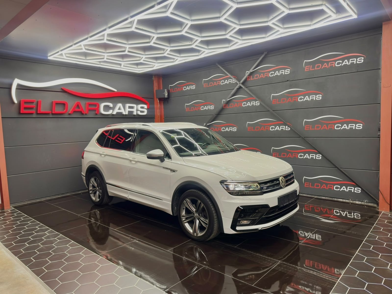Volkswagen Tiguan 2.0d R-LINE/7PL/Full Options/Garantie*, Autos, Achat, Euro 6, Entreprise, 7 places