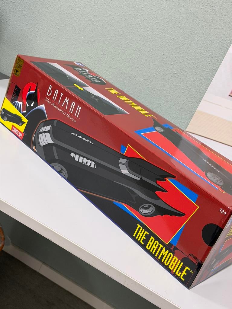DC Batman série animée Batmobile 61cm XL McFarlane NEW, Enlèvement ou Envoi, Neuf, Statue, Réplique ou Modèle