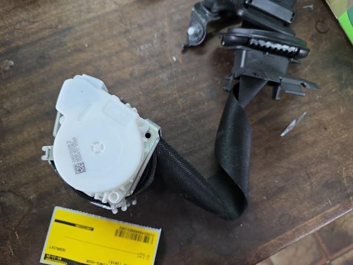 Veiligheidsgordel links-voor van een BMW 3-Serie, Gebruikt, -, -, Ophalen of Verzenden
