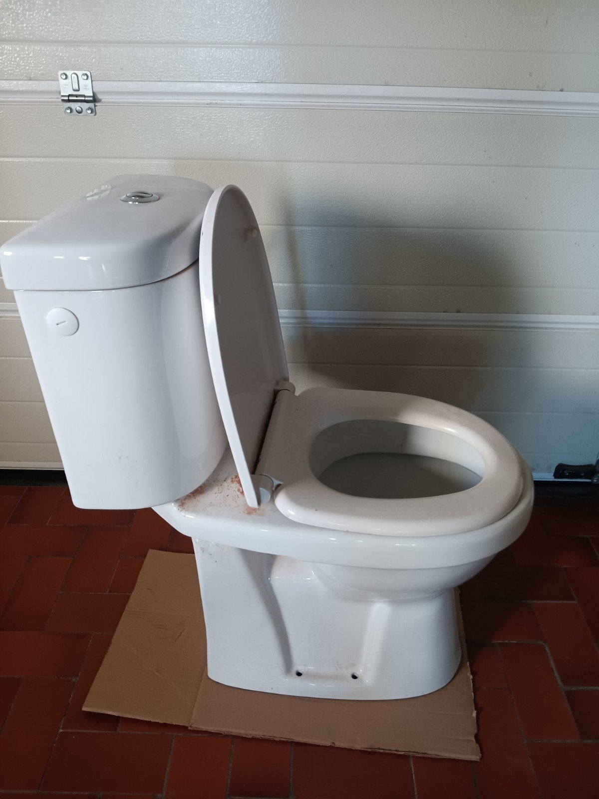 Hoog toilet, Ophalen, Toilet