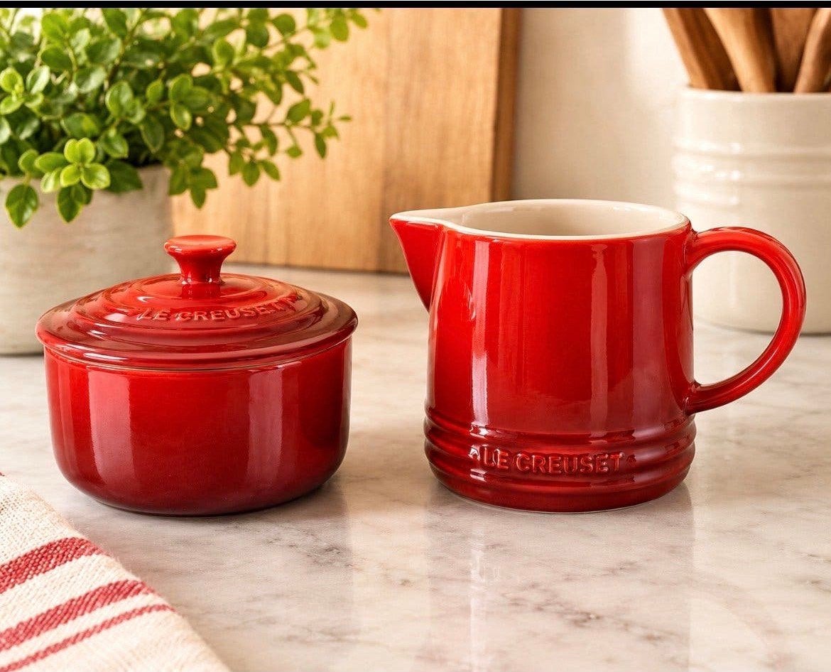 Le creuset.  Melk suiker pot, Ophalen of Verzenden, Zo goed als nieuw, Met deksel