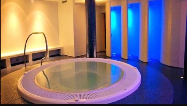 Jacuzzi à débordement Promo -45%, Enlèvement, Neuf