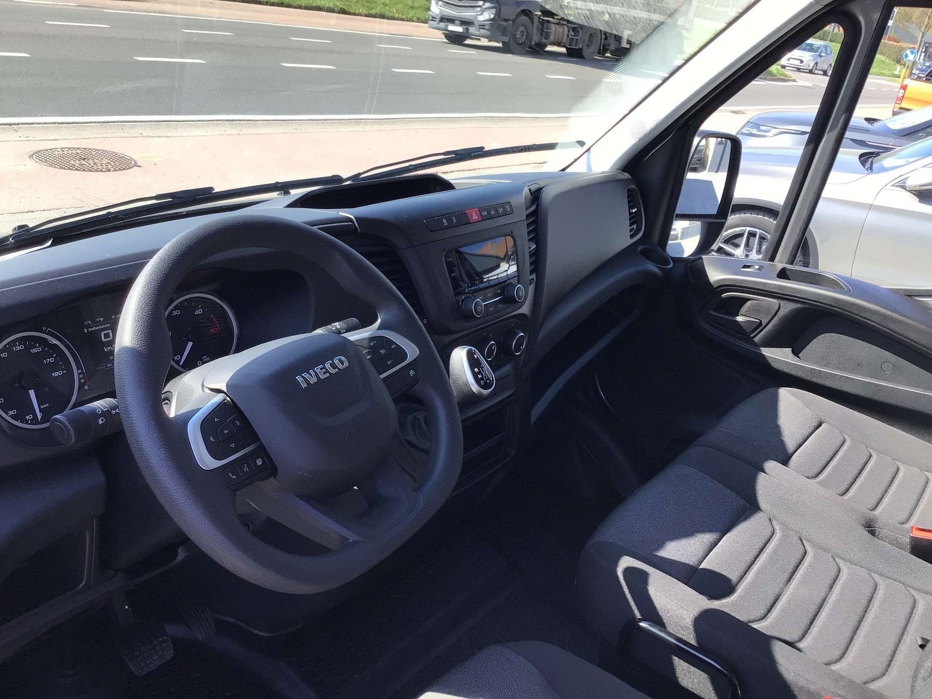Iveco Daily l3h2 160pk automaat 2023 10km full/option 36950e, Auto's, Automaat, Stof, Gebruikt, 4 cilinders