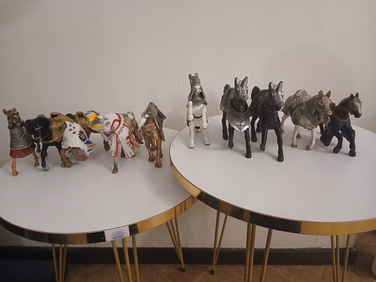 Lot 10 Figurines Chevaux et Chameau de Guerre Médiévaux, Collections, Enlèvement ou Envoi, Comme neuf, Animal