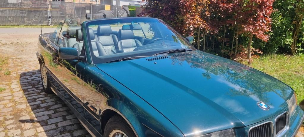 BMW 320i cabriolet E36, Autos, Cuir, Cabriolet, Boîte manuelle, Noir