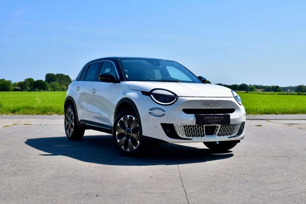 Fiat 600 La Prima Hybrid 110pk, ACC/Camera/CarPlay/Massage, Autos, Fiat, 1355 kg, Achat, Entreprise, 109 g/km