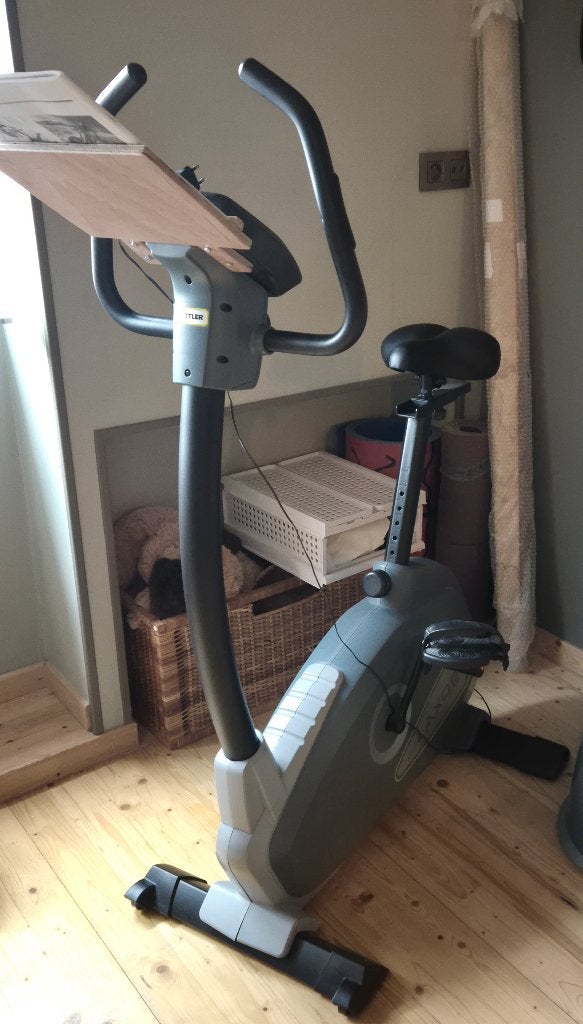 Hometrainer Kettler UM 678x (met handleiding & tabletsteun), Ophalen, Zo goed als nieuw, Hometrainer