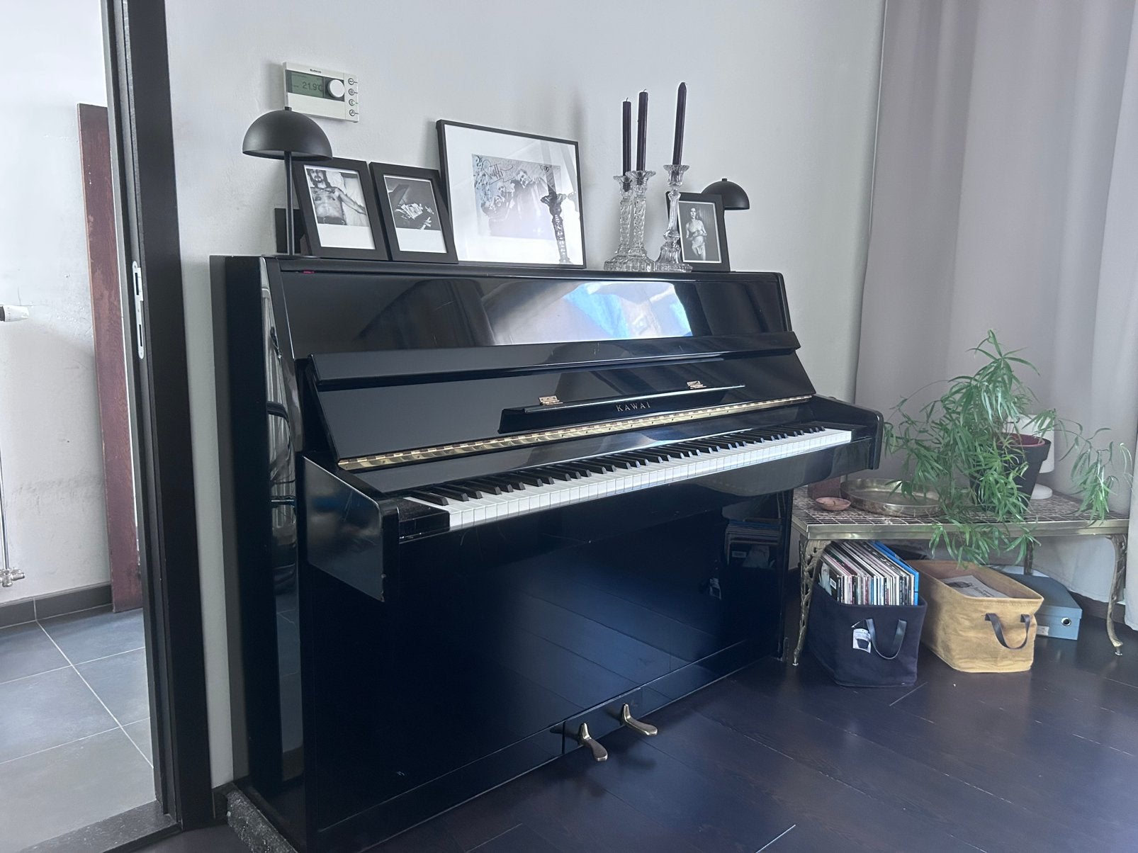 Buffetpiano Kawai, Musique & Instruments, Brillant, Comme neuf, Enlèvement, Piano