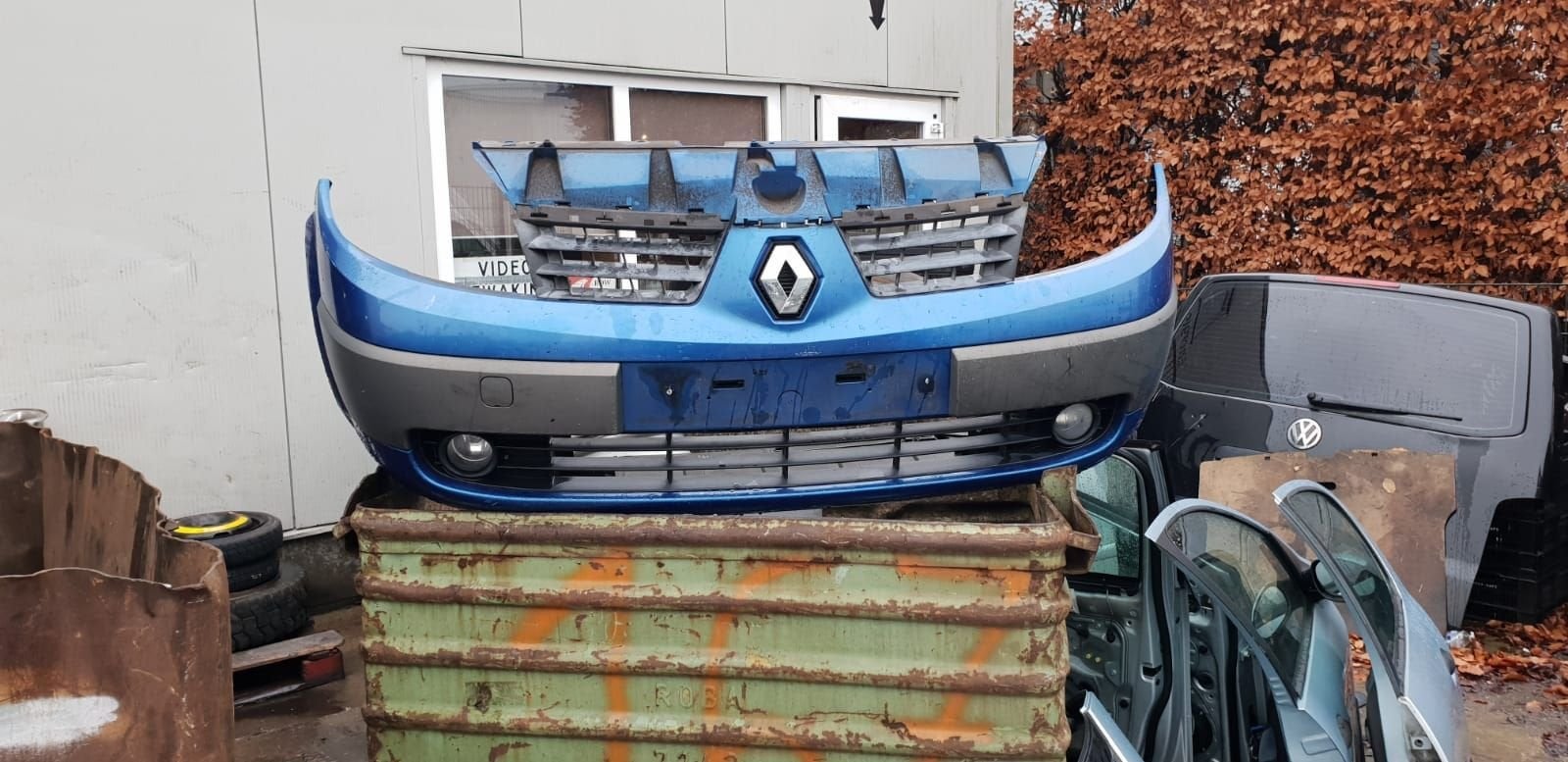 RENAULT MÉGANE SCENIC VOORBUMPER BJ 2003 TOT 2006, Gebruikt, -, Voor, -