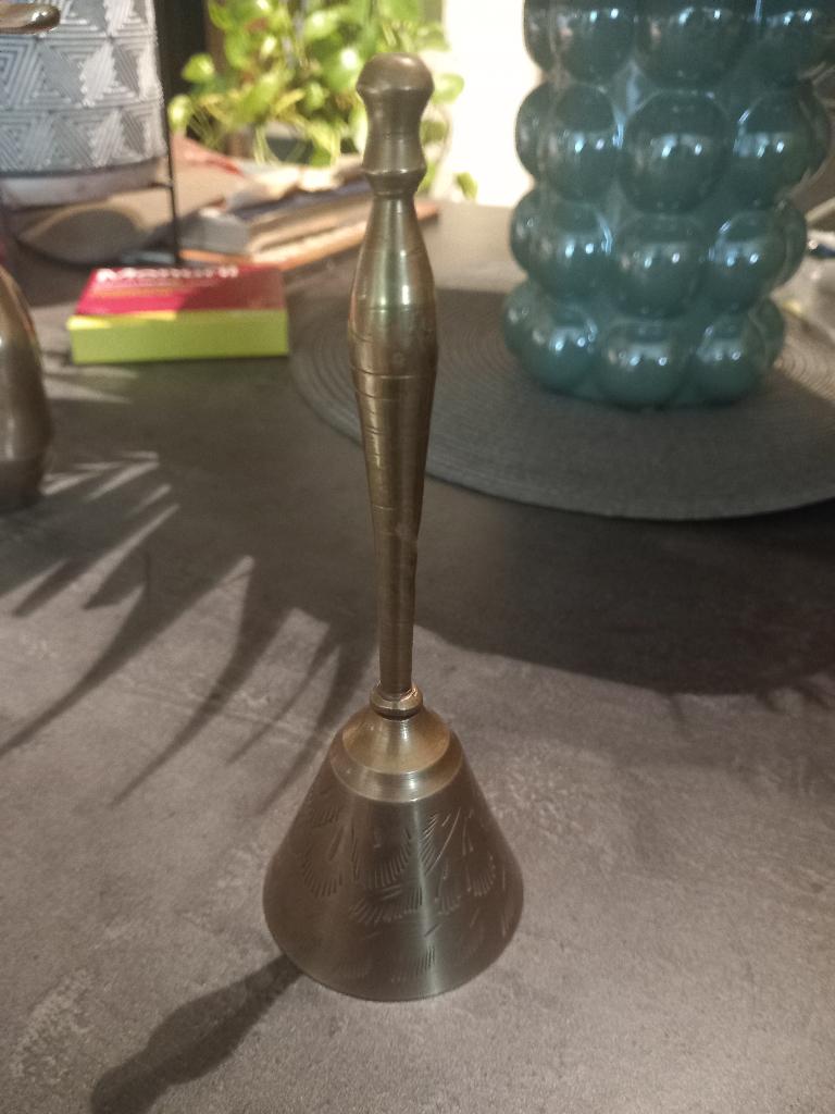 CLOCHE EN LAITON, Enlèvement ou Envoi