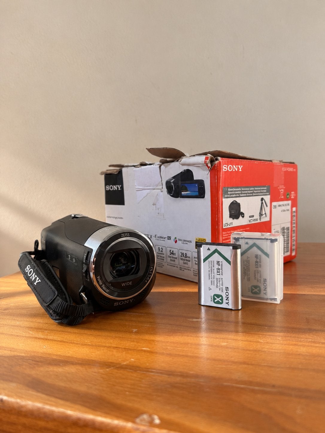 Sony HDR-PJ240 Full HD – 2 batteries, carte 128 Go, Carte mémoire, Full HD, Enlèvement ou Envoi, Caméra
