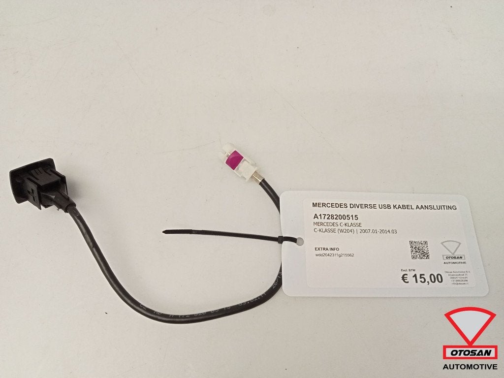 Mercedes Diverse USB Kabel Aansluiting A1728200515, Gebruikt, Mercedes-Benz AG, Mercedes-Benz, Mercedesstrasse 120
70372  Stuttgart, DE