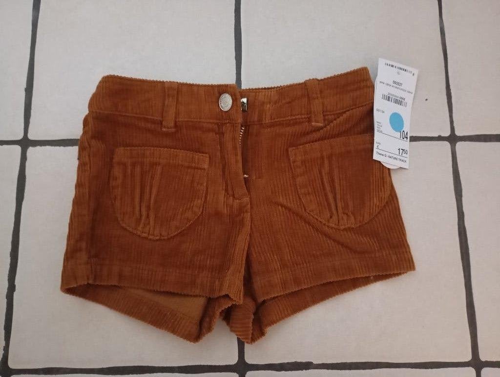 Shortje maat 104, Ophalen, Nieuw, Broek