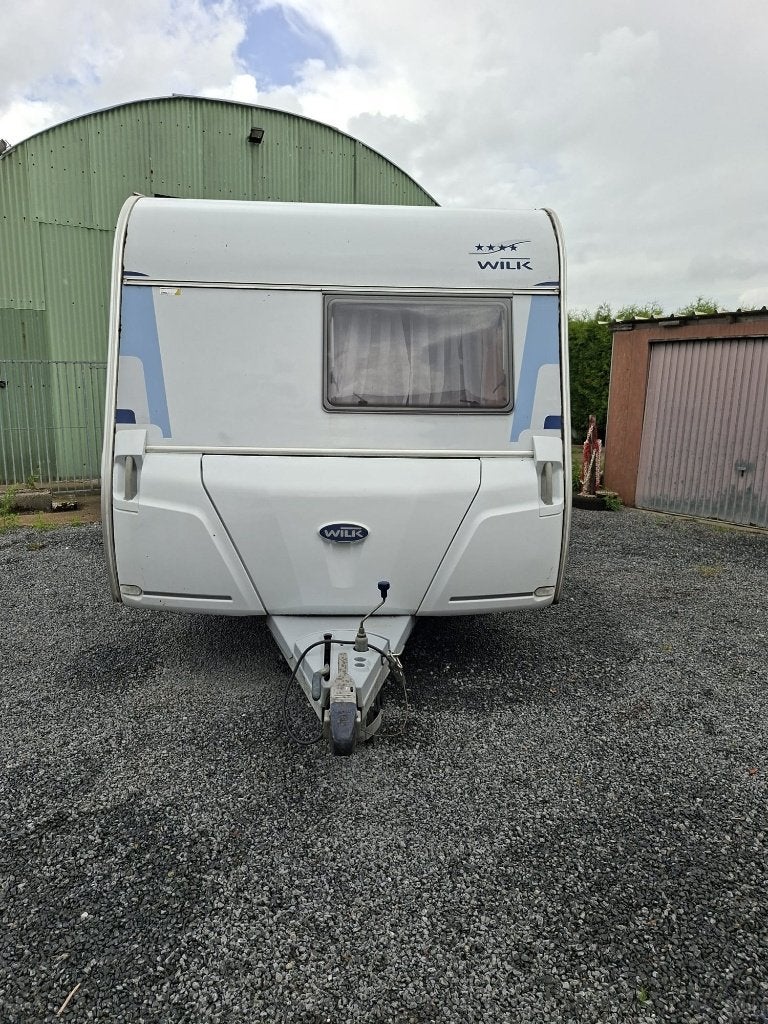 Caravan Wilk S4 450 HTD, Caravanes & Camping, Caravanes, Grand lit, Jusqu'à 4, 4 à 5 mètres, Poêle