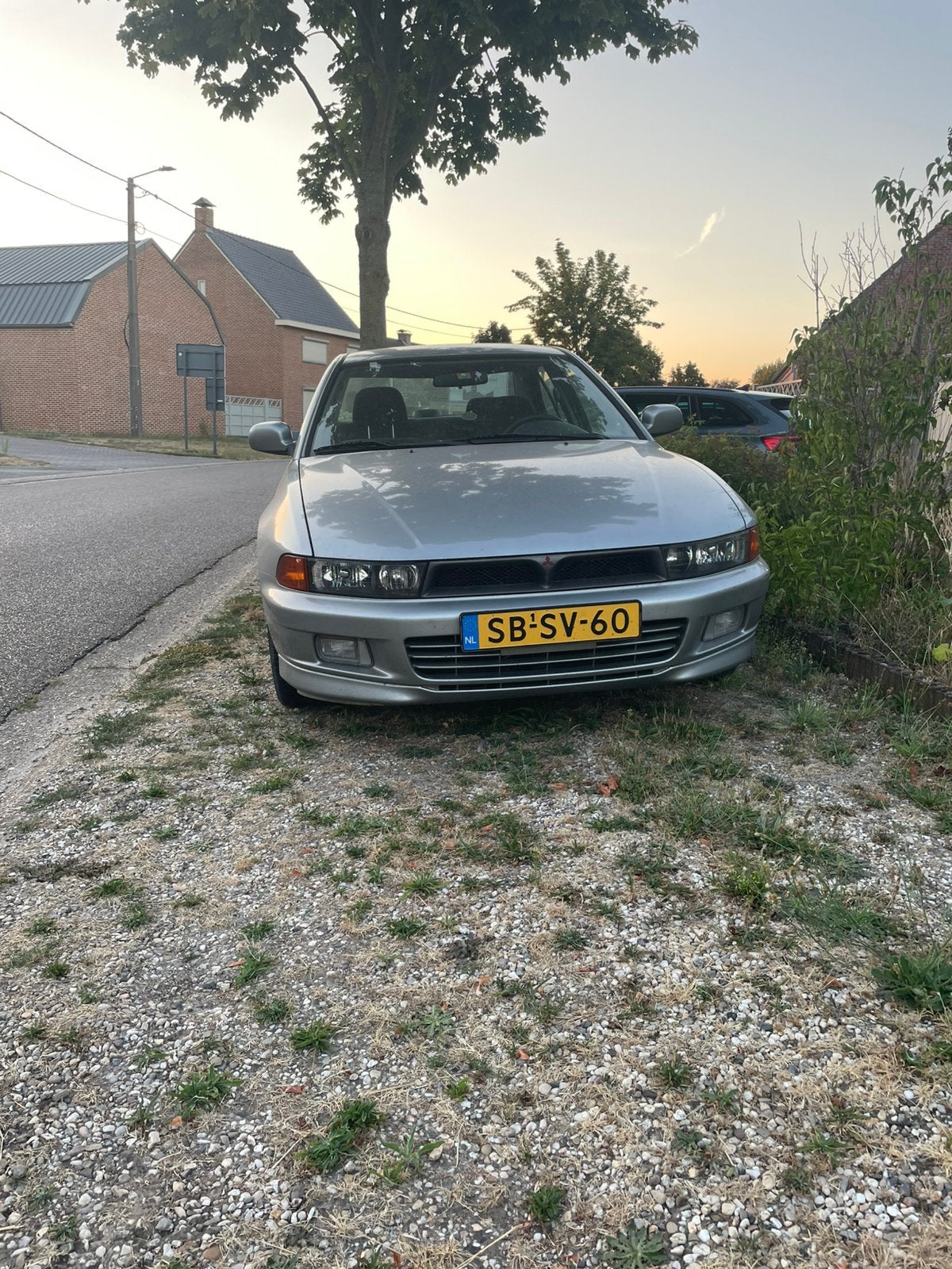 Mitsubishi Galant 2.0 GLXi Édition limitée — 1997, 100 kW, Argent ou Gris, 4 portes, Système audio